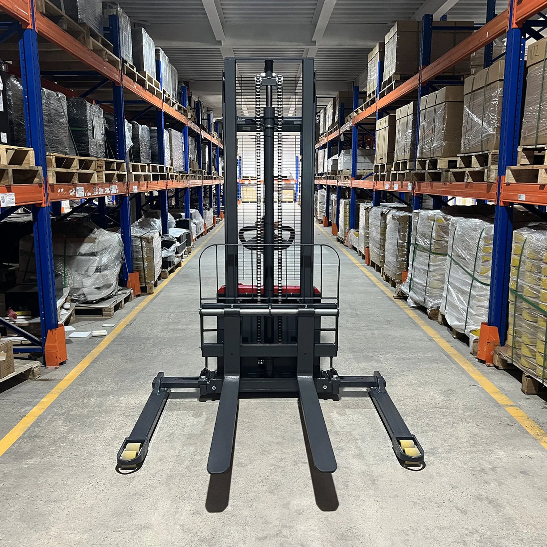 MechMaxx 3300lbs Lithium-ion Electric Straddle Stacker, 138" Lift, Adjustable Legs & Forks, F33-138S - view 2