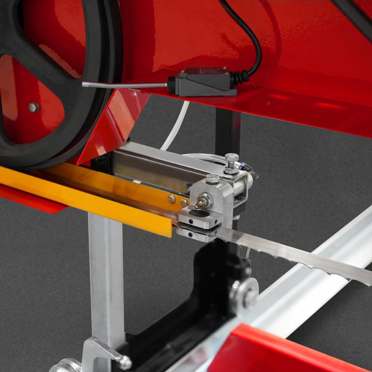 MechMaxx 22" Portable Sawmill — 274cc 8.1HP Gasoline, SM-22