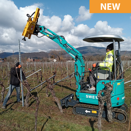 Sunward SWE18UF mini excavator digging with expandable undercarriage extended