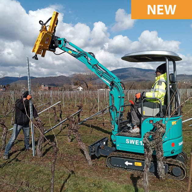 Sunward SWE18UF mini excavator digging with expandable undercarriage extended
