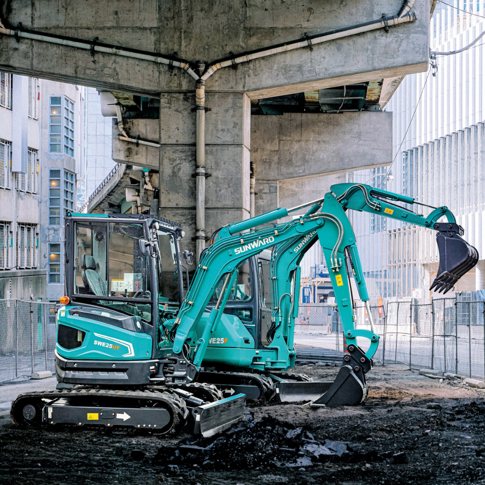 Sunward SWE25UF zero-tail mini excavator working close to a wall