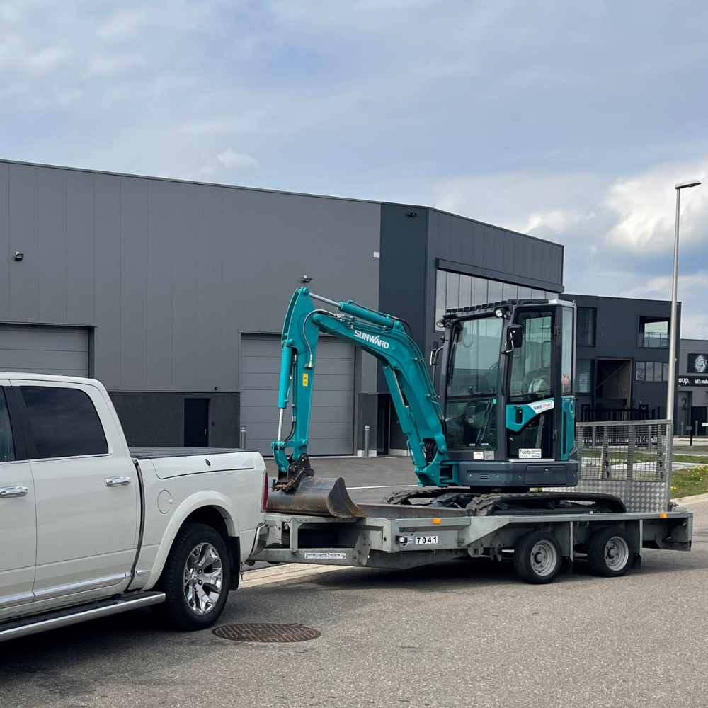 Sunward SWE25UF mini excavator engine bay and service access