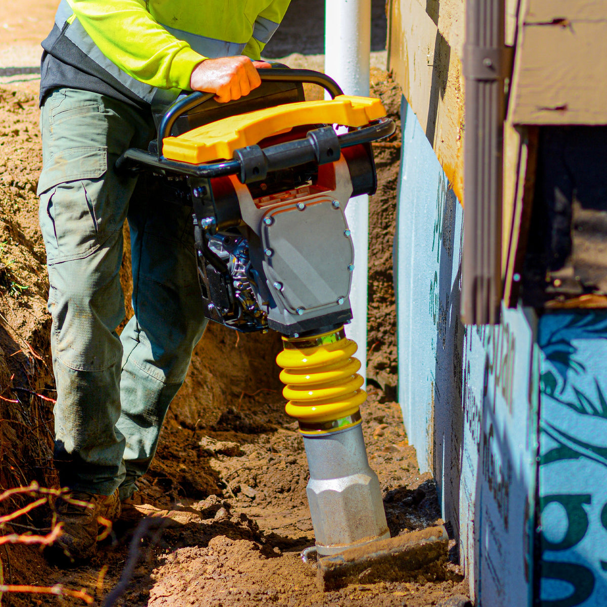 2.4 HP Battery Powered Vibratory Rammer Tamper Compactor with Honda GXE2.0S Motor - view 3