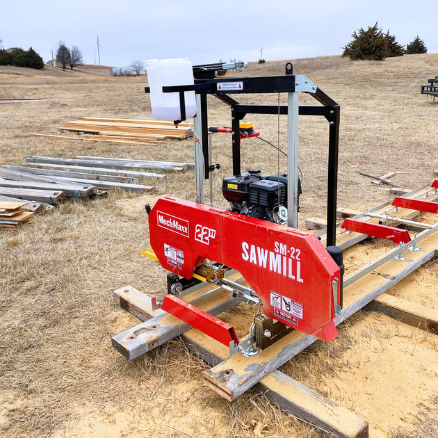 MechMaxx 22 inch Portable Sawmill SM-22 cutting logs
